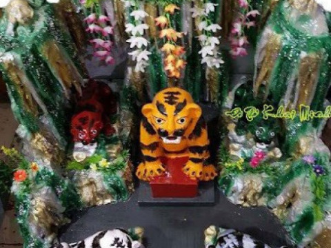 Chế tác Động thờ Ngũ Hổ bởi nghệ nhân Sơn Đồng