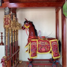 Làng nghề truyền thống Sơn Đồng nhận chế tác ngựa gỗ thờ